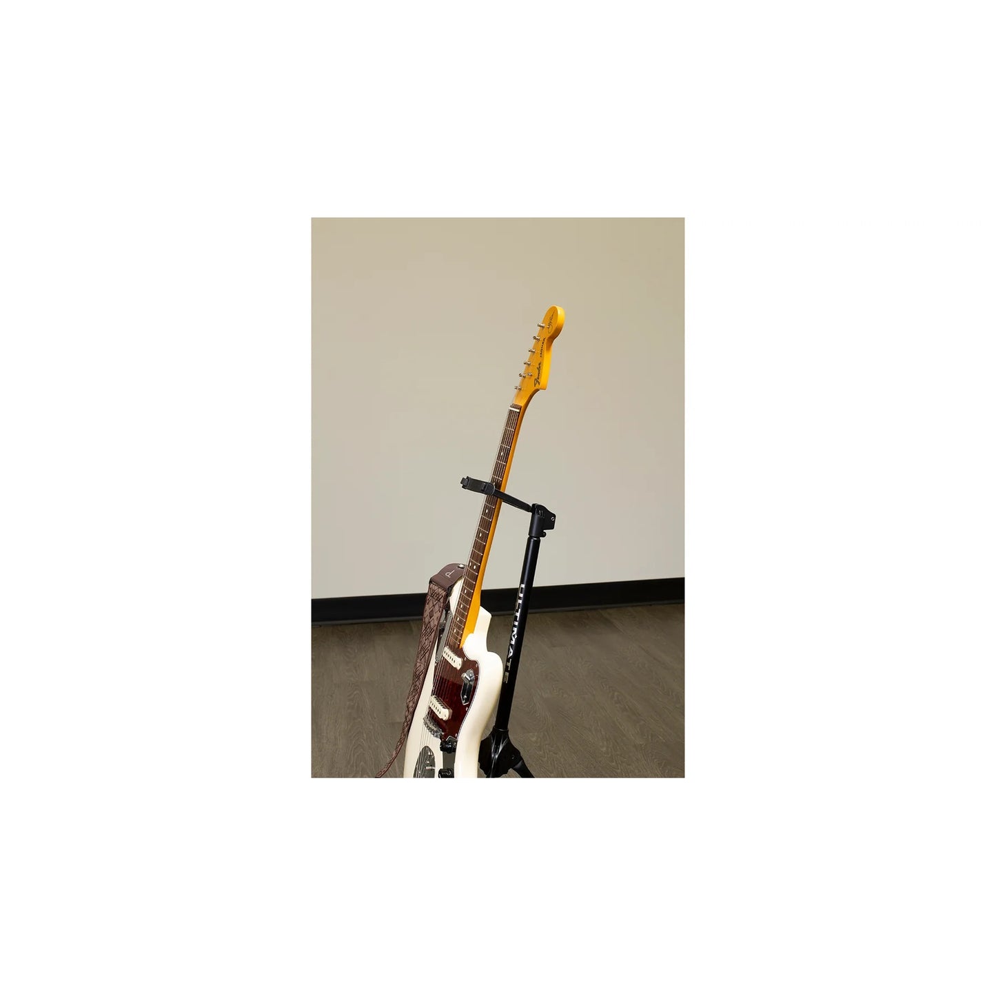 59646_Ultimate-Support-GS-200+-Genesis-Series-Plus-Guitar-Stand-With-Locking-Legs_ALT22sqr