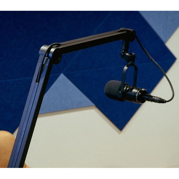 MXL BCD-1 Podcast/Broadcast Dynamic Microphone lifestyle 2