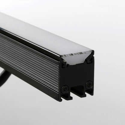 VDO Sceptron 1000mm flat clear diffuser end detail showing diffuser seated in ribbed black extrusion with Torx end-cap screws, Martin Lighting