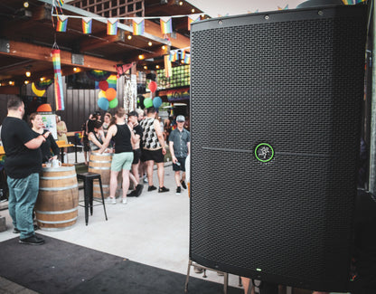 Mackie Thump215 15-Inch 1400W Powered Speaker outside setup